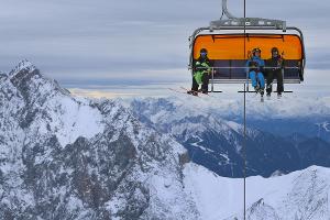 Bald startet der Skibetrieb auch an der Zugspitze. (Archivfoto) 