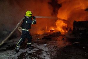 Bei massiven russischen Angriffen mit Raketen und Drohnen sind in der Ukraine viele Menschen getötet und Dutzende weitere verletzt worden.