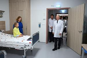 Im Ärztekittel hat sich Putin schon öfter präsentiert, als Patient lässt er sich jedoch nicht ablichten. (Archivbild)