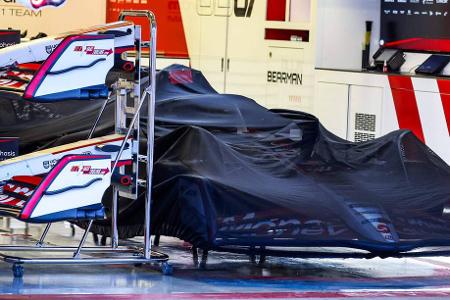 Haas: Termin noch offen - Ob Haas am Ende das erste Team sein wird, das sein Auto vorstellt, ist noch offen. Nach dem bekannten Schema ist aber der Name VF-26 (nach Very First und dem Jahr) für den erneut mit Ferrari-Power angetriebenen Haas-Flitzer zu erwarten.