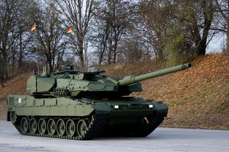 Roll-Out Leopard 2A8 und Panzerhaubitze 2000