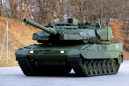 Roll-Out Leopard 2A8 und Panzerhaubitze 2000
