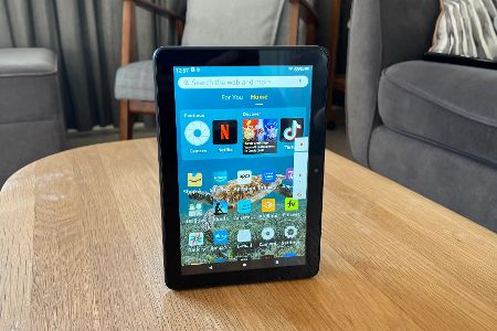 Amazon Fire HD 8 (2024): Weiterentwicklung bewährter Fire-Serie; günstiges, zuverlässiges Tablet für einfache Aufgaben, eher Evolution als Revolution, ideal für Einsteiger.