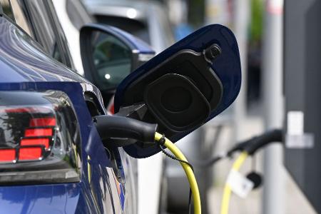 Die Bundesregierung will Elektromobilität einfach, zuverlässig und bezahlbar machen.