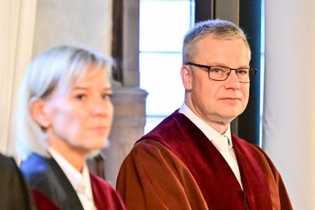 Die Angeklagte soll Angriff im Namen des IS verübt haben, so die Staatsanwaltschaft. 