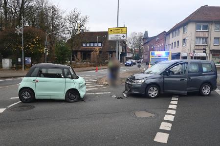 Das vierrädrige Leichtkraftfahrzeug kollidierte mit einem Auto.