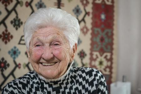 Mit 100 Jahren lebt es sich nicht allzu anders, findet Johanna Quaas, die älteste Turnerin der Welt. 