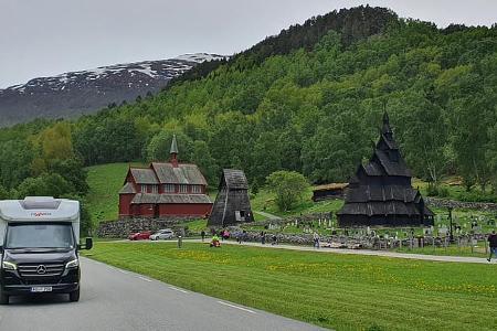 Wohnmobil und Kirche, Norwegen, Camping, Frankia Neo, Wohnmobil