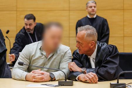 Für einen versuchten Rachemord ist ein 41-Jähriger zu lebenslanger Haft verurteilt worden. 