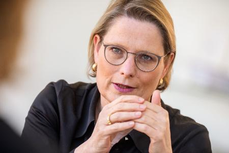 Bundesjustizministerin Stefanie Hubig (SPD) will härtere Strafen für Vergewaltiger, die ihren Opfern K.-o.-Tropfen verabreicht haben. (Archivbild)