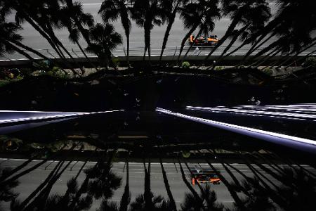 McLaren-Pilot Lando Norris aus Großbritannien fährt während des Trainings beim Grand Prix von Las Vegas.