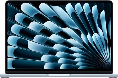Das schicke MacBook Air bietet eine leistungsstarke M4-CPU und überzeugt unter anderem durch gute Mobilitätseigenschaften und Verarbeitung. Allerdings lässt sich Apple das alles auch gut bezahlen.