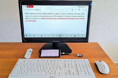 Kleiner PC-Ersatz: Smartphones lassen sich mit Monitor, Maus sowie Tastatur verbinden, sodass Du bequem Standard-Anwendungen wie Tabellenkalkulation oder Textverarbeitung nutzen kannst.