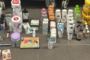 Mutmaßlich 61 gestohlene Artikel im Wert von über 2.000 Euro wurden von der Bundespolizei aufgefunden.
Foto-Quelle: Bundespolizeiinspektion Hamburg-