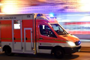 Das Mädchen wurde an einem Kreisverkehr überrollt. (Symbolbild)