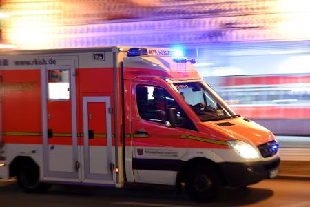 Das Mädchen wurde an einem Kreisverkehr überrollt. (Symbolbild)