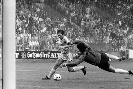 Platz 6: Klaus Fischer - 535 Spiele für den VfL Bochum, den 1. FC Köln, Schalke 04 und 1860 München