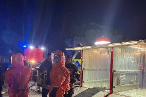 Einsatzkräfte in Schutzkleidung