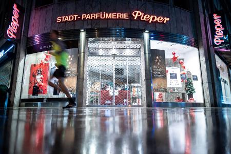 Ein Foto aus schlechten Zeiten: Dezember 2020, wegen eines Corona-Lockdowns blieb auch dieser Pieper-Shop zeitweise geschlossen. Die Shops sind längst wieder geöffnet und bleiben es auch, trotz Insolvenzverfahrens.