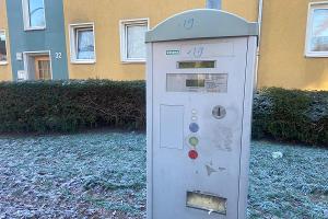 Einer der beschädigten Parkscheinautomaten in der Marienbruchstraße
