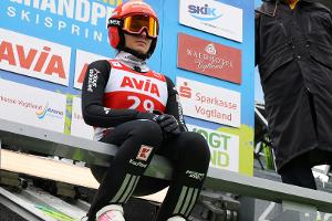 Skispringen: Schmid zum Auftakt Sechste - Maruyama klar vorn