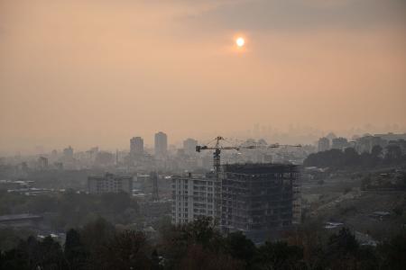 Wegen der drastischen Luftverschmutzung in Teheran hat die Umweltbehörde der Hauptstadt eine Warnung an die Bevölkerung ausgesprochen. (Archivbild)
