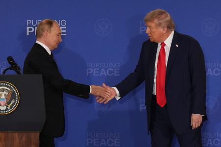 Von Europäern wird Trump vorgeworfen, zu stark auf Forderungen von Russlands Präsident Wladimir Putin einzugehen. (Archivbild)