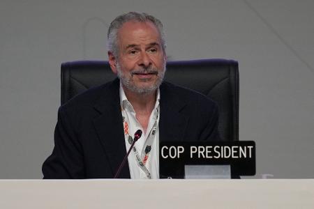 Leitete auch das Abschlussplenum: der brasilianische COP30-Präsident.