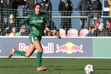 Ohne Schüller und Popp: Bayern und Wolfsburg siegen