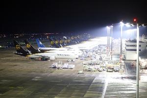 Wegen Blitzeis wurde der Flugbetrieb am Flughafen Köln/Bonn am Nachmittag für 45 Minuten unterbrochen.