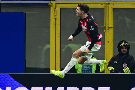 Milan stürzt in Inter von der Spitze - Roma vorn