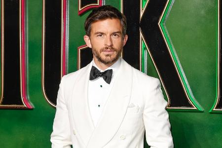 Jonathan Bailey überrascht Fans bei 