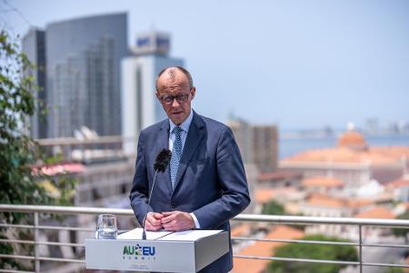 Bundeskanzler Friedrich Merz bremst Hoffnungen auf einen allzu schnellen Durchbruch bei den Ukraine-Verhandlungen.