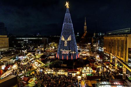 Der Baum besteht aus Hunderten Rotfichten aus dem Sauerland.
