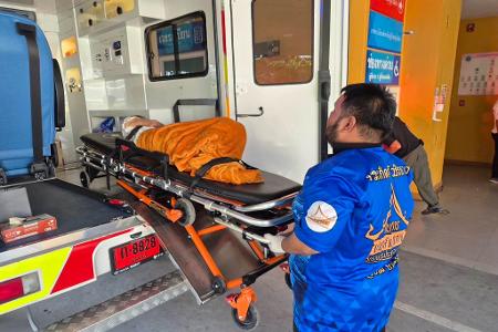 Die Frau wurde ins Krankenhaus gebracht - offenbar litt sie unter einem niedrigen Blutzuckerspiegel.