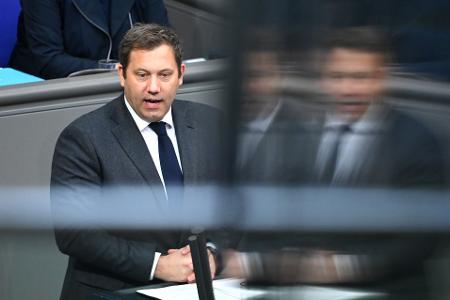 Klingbeil verteidigte seinen Etat. 