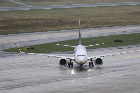 Bereits am Freitag waren zwei verspätete Passagiere auf das Flugfeld gerannt.