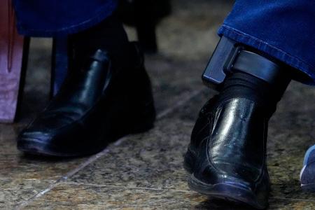 Wegen Beschädigung seiner elektronischen Fußfessel sitzt Bolsonaro bereits in U-Haft.