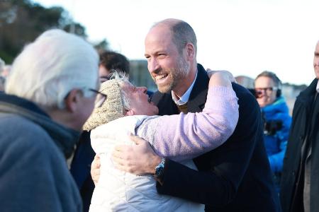 Prinz William in Wales: Vom Strandspaziergang zur innigen Umarmung