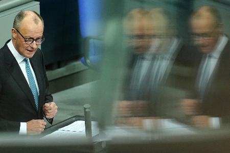 Kanzler Merz räumt in der Generaldebatte des Bundestags ein, dass die Erwartungen an das Reformtempo derzeit höher seien, als sie erfüllt werden könnten.