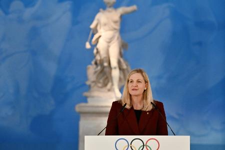 Olympisches Feuer entzündet - Bach Gast bei Zeremonie im Museum