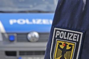Eine Frau, die sich an einem Bahnübergang in Bad Aibling der Weisung der Bundespolizei widersetzt hat, muss mit einem Ordnungswidrigkeitenverfahren rechnen.