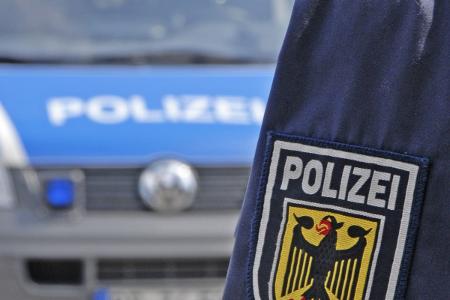 Eine Frau, die sich an einem Bahnübergang in Bad Aibling der Weisung der Bundespolizei widersetzt hat, muss mit einem Ordnungswidrigkeitenverfahren rechnen.
