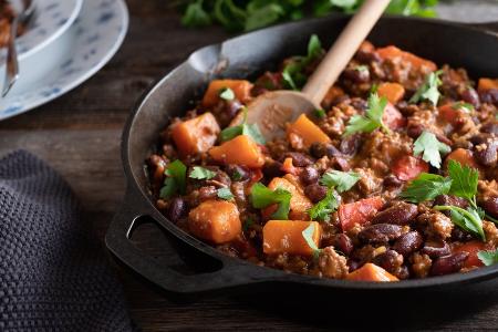 Bohneneintopf mit Süßkartoffeln und Hack