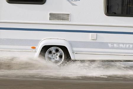 Aquaplaning - Wohnwagen