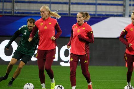 DFB-Frauen ohne Lohmann und Küver gegen Spanien