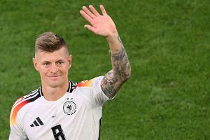 Kroos erhält Bundesverdienstkreuz in Madrid