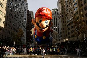 Super Mario zieht zu Thanksgiving durch New Yorks Häuserschluchten.