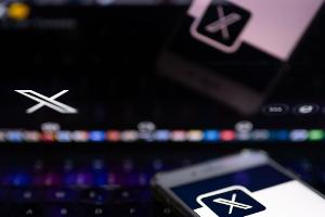 Forscher der Stanford University haben ein Tool entwickelt, um die parteipolitische Feindseligkeit in einem Feed der Online-Plattform X spürbar zu verringern. (Illustration)