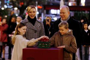 Albert und Charlène: Fürstenfamilie hüllt Monaco in Weihnachtslicht